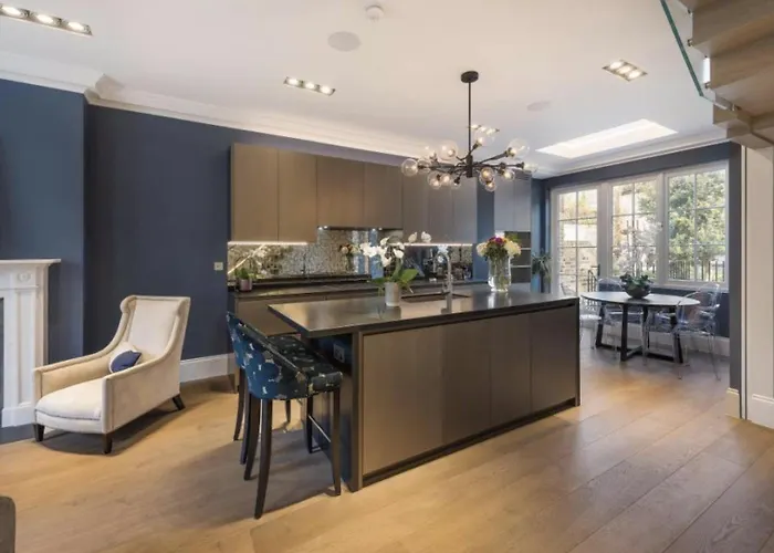 Luxury 4 Bedrooms 5 Baths 2 Receptions Family House With Garden Chelsea