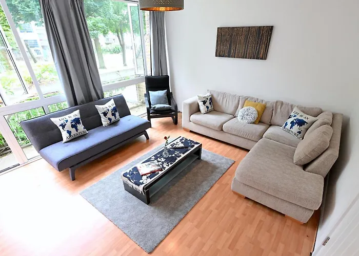 4 Bedroom Patio House Regent\'S Park - Parking