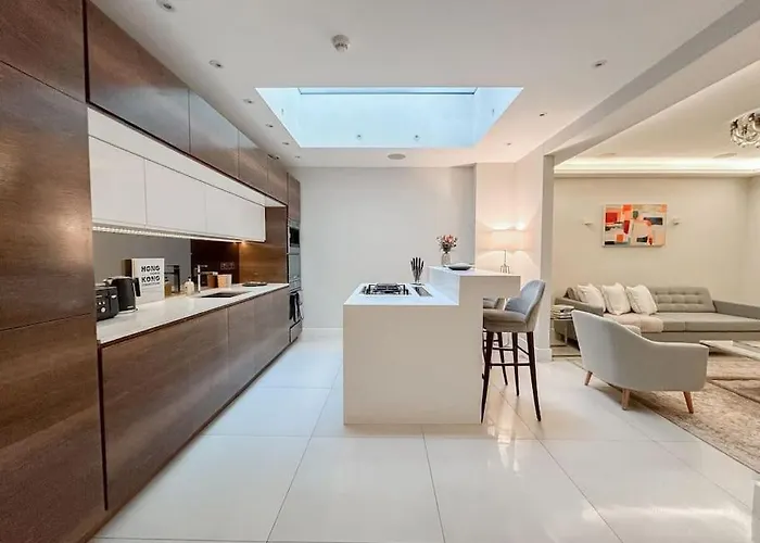 Stylish And Spacious Apartment In Prime London