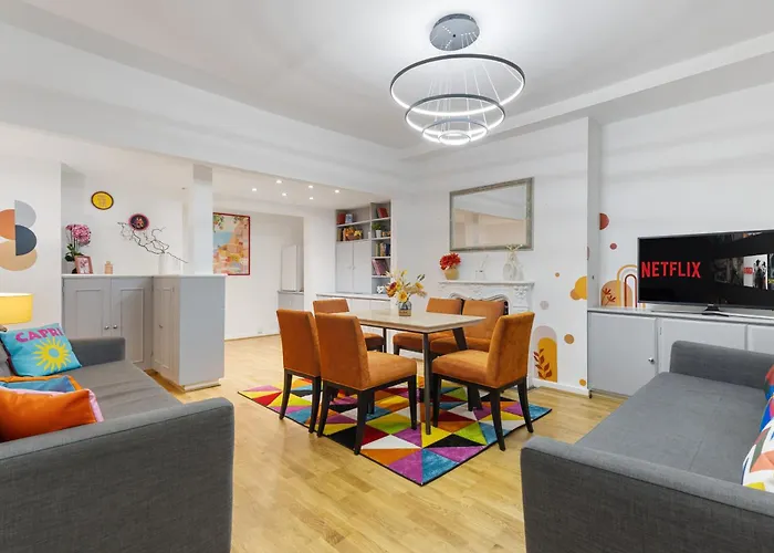 Hyde Park Arty Apartment