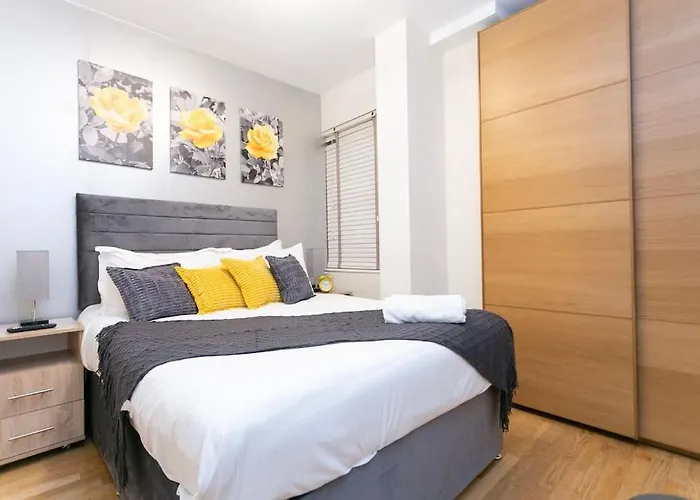 Roomy Bliss - Your Home Away
