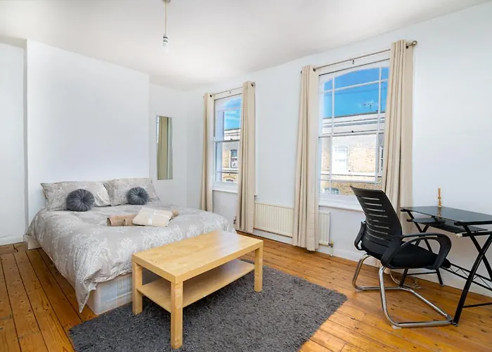 Bright Spacious Double Bedroom