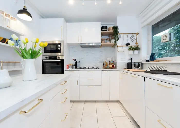 Modern 2-Bed Flat Woolwich Station 6 Mins Walk Pass The Keys