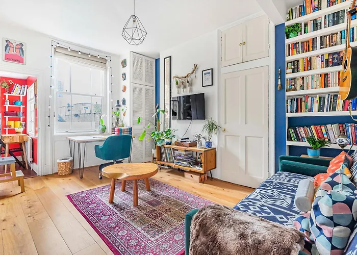 Pass The Keys Victorian Apartment By Oval