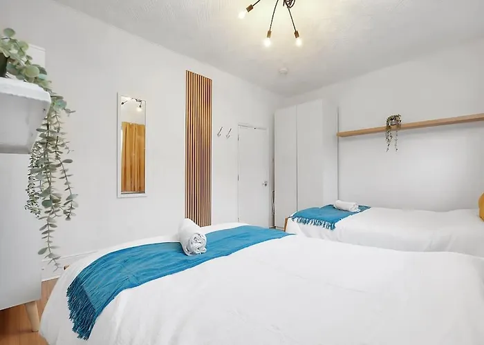 Enquires At The Panel By Harlington 8 Bed