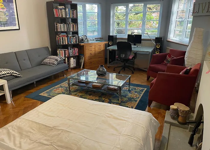 Large Double Bedroom 10 Minutes To Central London