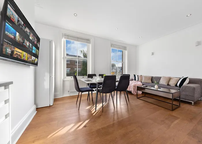 Luxury 4 Bedroom Flat With Stunning Shard View From Terrace In Central London! Next To Station, Sleeps 9