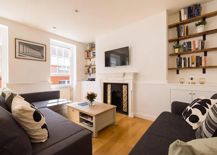 Contemporary 1 Bedroom Bloomsbury Apartment