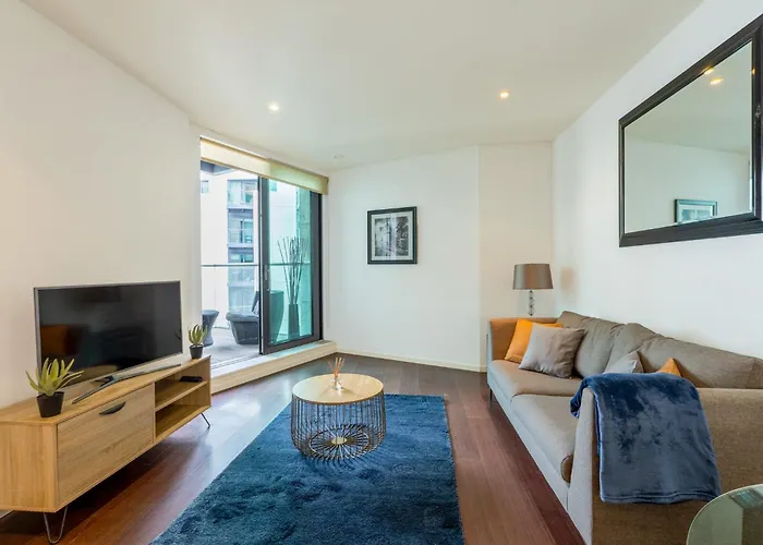 Luxury 1 Bedroom Canary Wharf Apt Couples & Work-Friendly