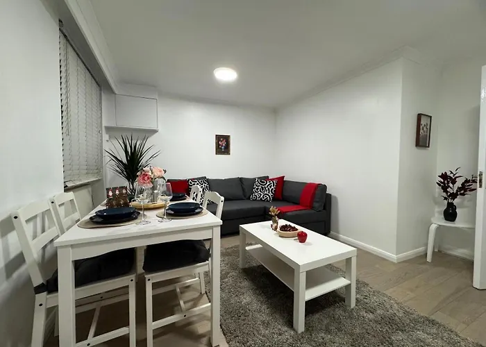 Stylish Entire Apartment With Private Garden In Camden, Central London