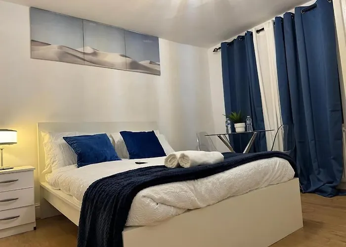 Riverside Haven Room 3