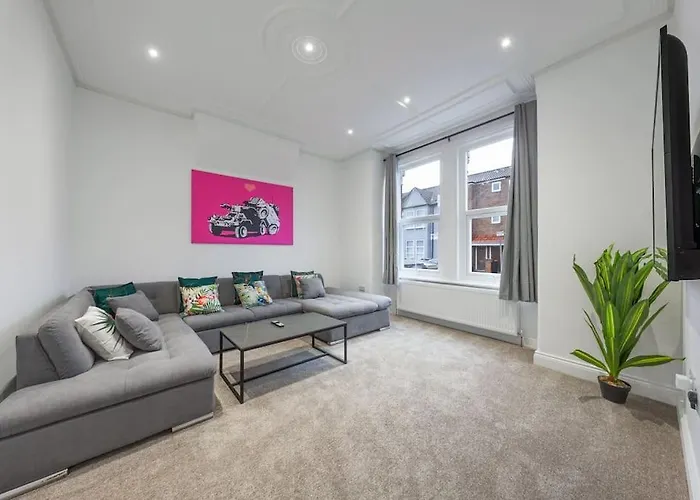 Brand New Cricklewood Zone 2 Modern Home
