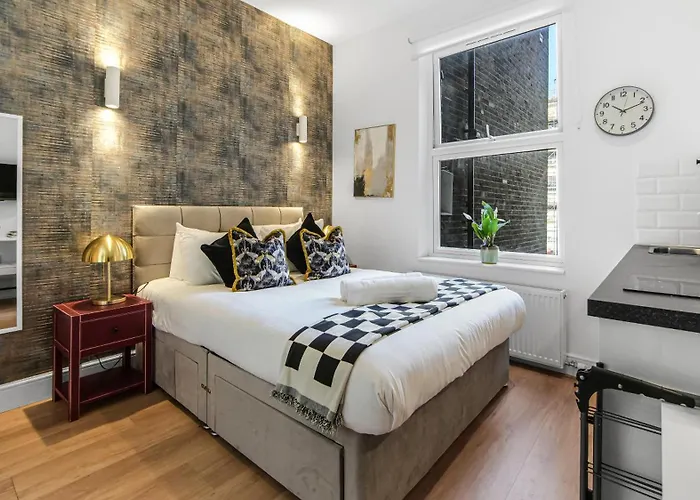 Charming Petite Studio In London With Kitchenette
