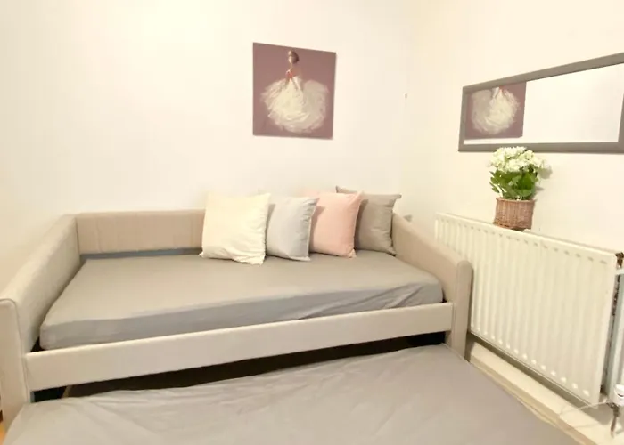 Hyde Park Family Apartment