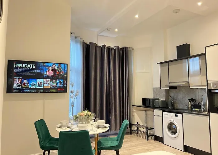 Charming Apartment In West Ealing, 12 Mins To Central London By Train, Free Parking, 8-Min Walk To Station