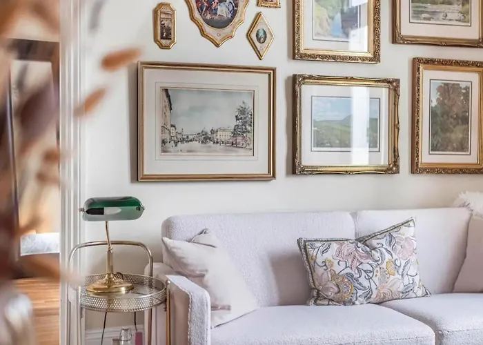 Chic & Cosy Flat With Terrace, 5-Min Walk To Pimlico Tube, Pet-Friendly