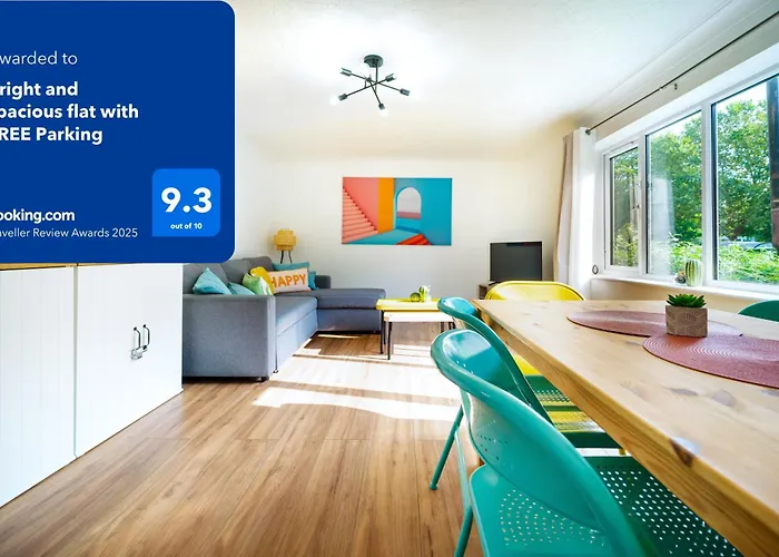 Bright And Spacious Flat With Free Parking