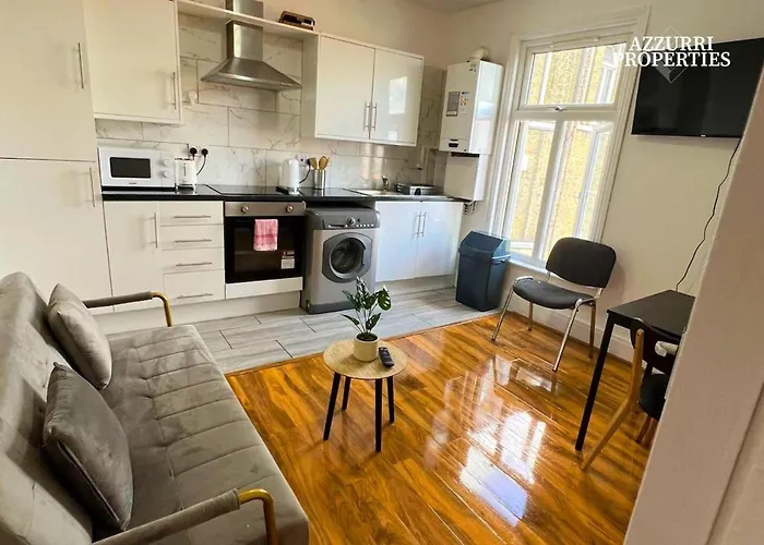 Central Two Bed Flat - 6 Minutes To Canning Town Station