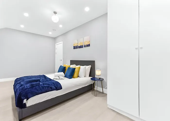 Convenient 1Br Flat With Kitchen, Perfect For Two!