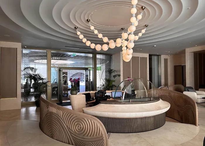 Large Luxury Riverside 2 Bedroom Apartment In Battersea