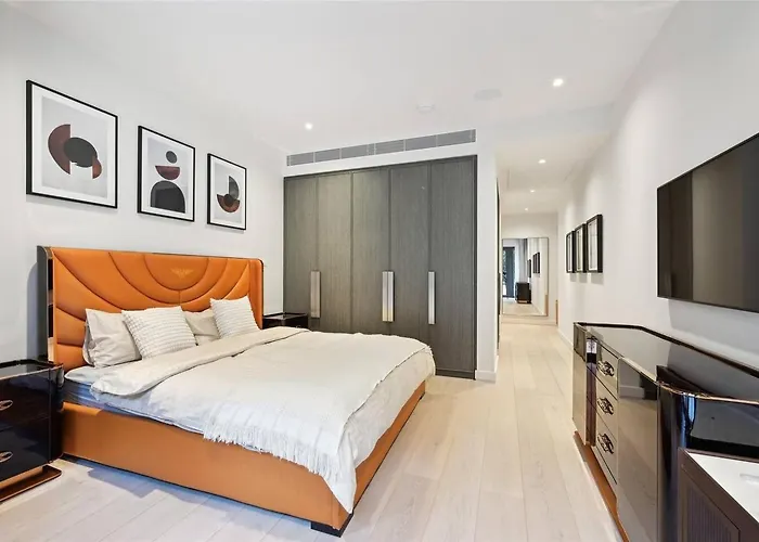 Holland Park 3 Bedroom Apartment