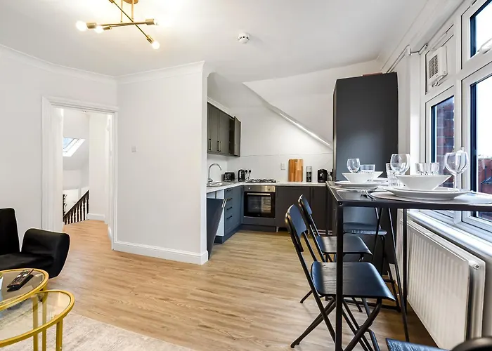 Spacious 2Bed In Hampstead Close To Transport