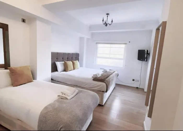 Luxury Two Bed Chelsea Retreat