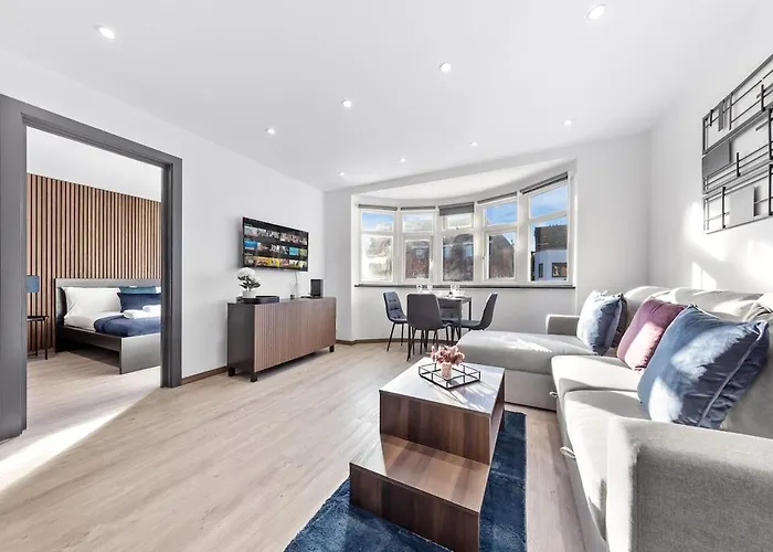 Modern 1 Bed Flat - Near Station - Central London