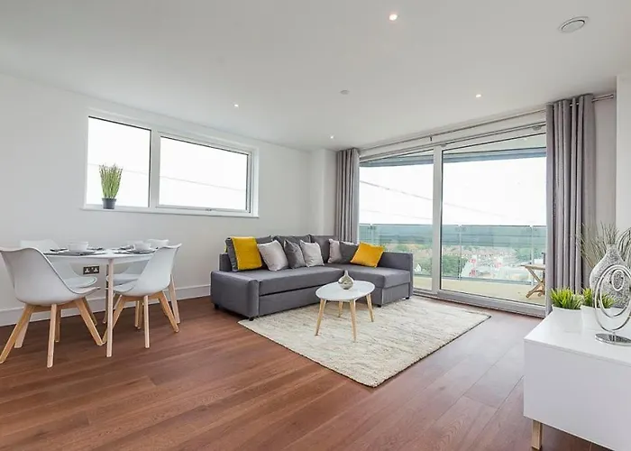 Spacious Flat In London - 5 Mins Walk To Excel