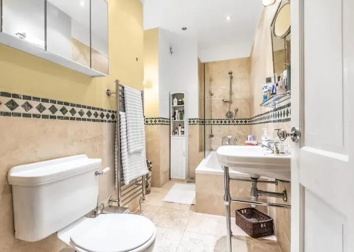 2 Bed Apartment In The Heart Of Chiswick