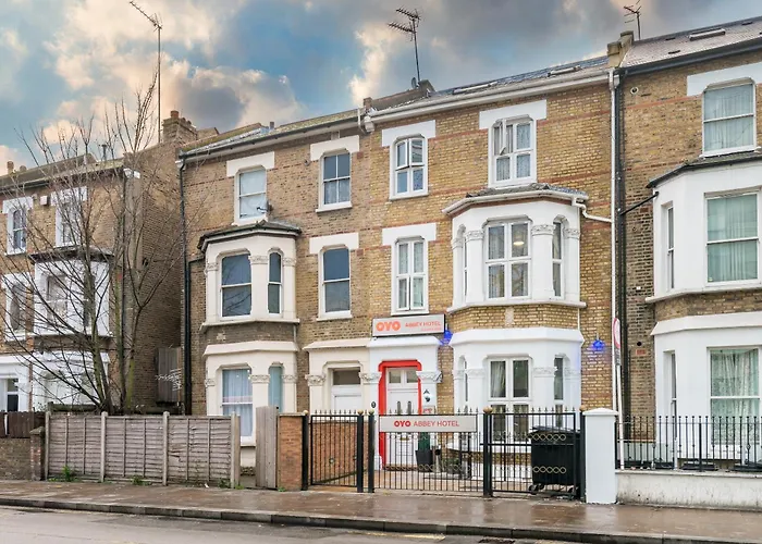 Oyo Abbey Hotel, London Shepherd\'S Bush Market