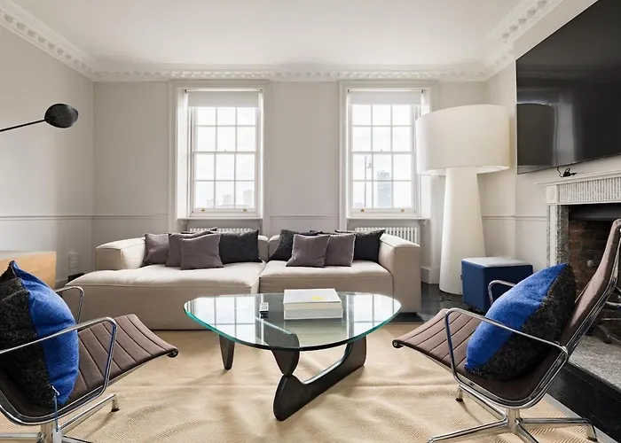 Chelsea House On The Thames