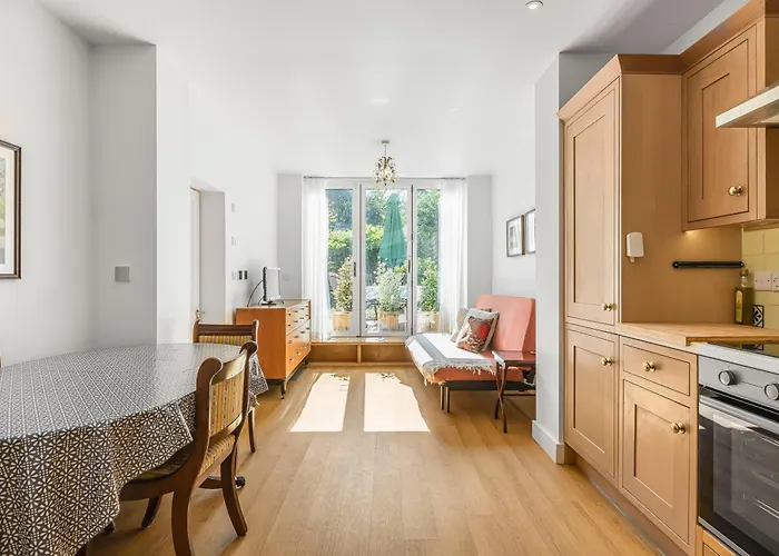 Large, Quiet Flat In Islington