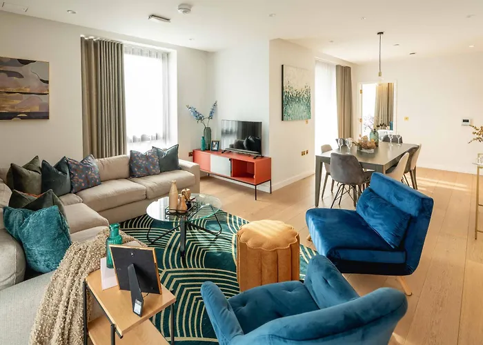 Sunrise City View Luxury Apartment With Balcony And Elevator