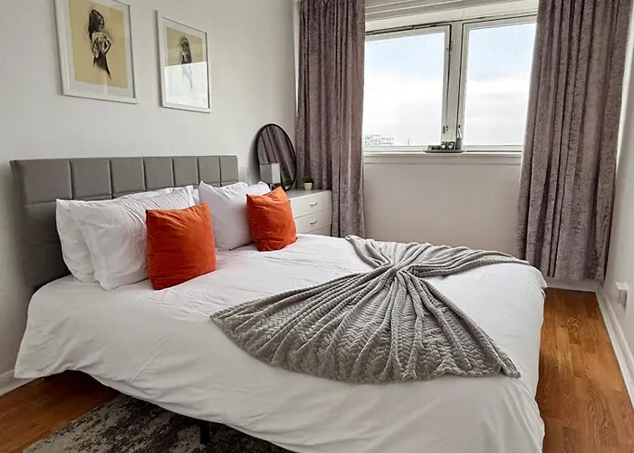 Stylish 2-Bed Retreat Steps From Emirates Stadium