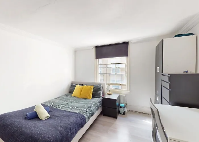 Charring Cross London, Prime Location