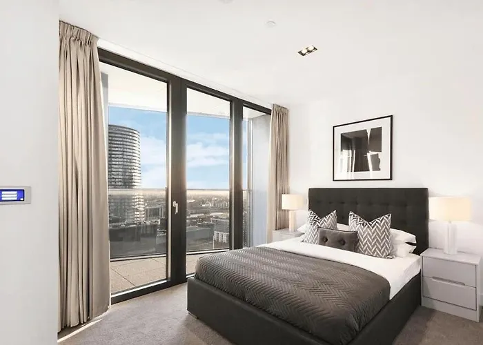 Luxury Balcony Apartment, Canary Wharf