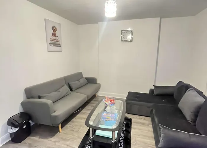 Flat In Shepherd\'S Bush