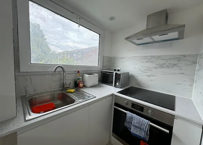 Newly Refurbished 2Bd Flat Close To Excel London