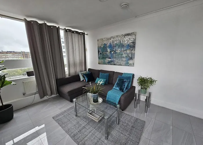 2 Bedroom Flat In Central London