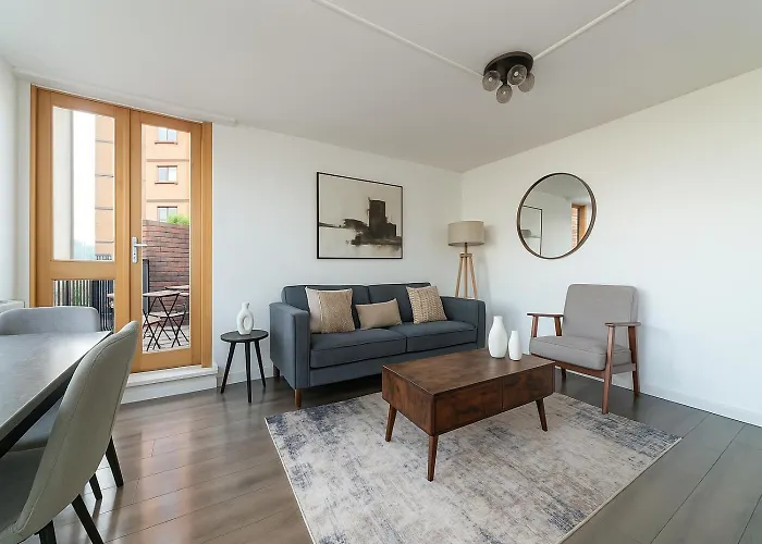 4 Bed Flat Near King\'S Road