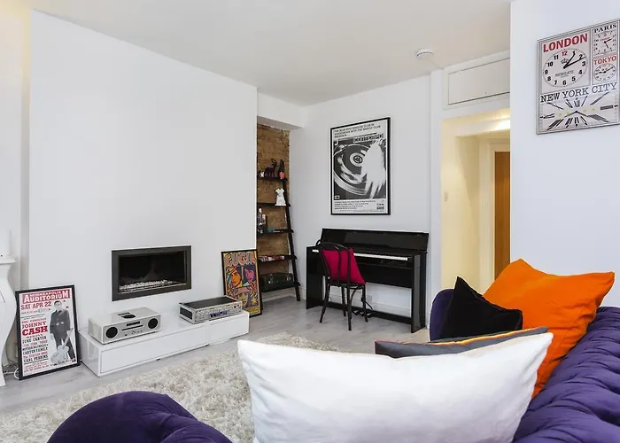 Veeve - Sophisticated Soho Apartment