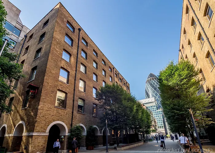 Devonshire Club & Hotel