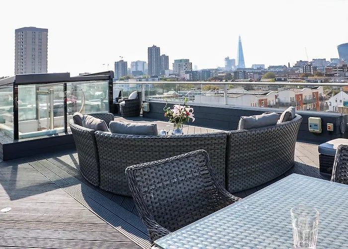 City Courtyard Apartments & Penthouse