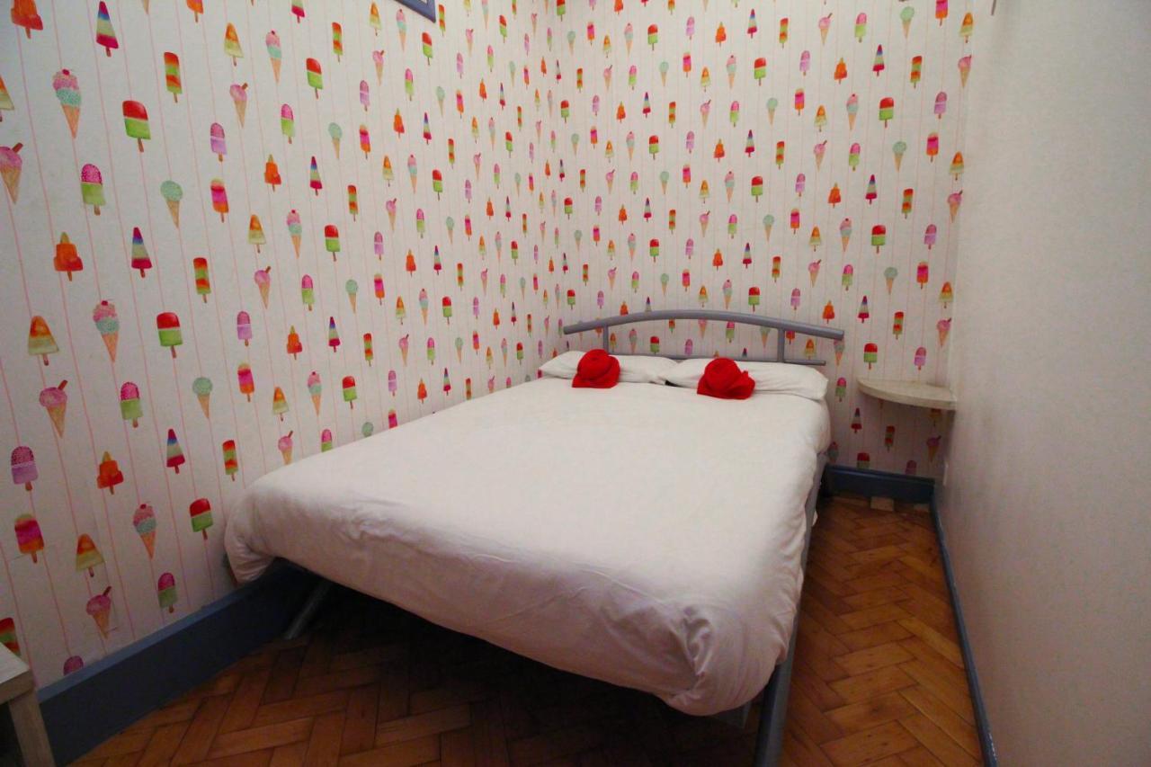 Backpackers Youth 18 - 35 Years Old Only Hostel *
