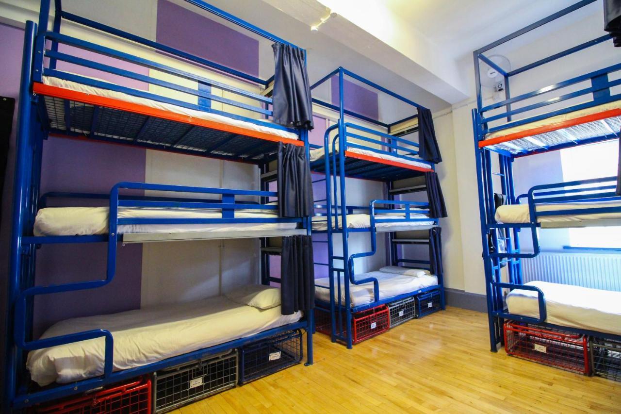 Hostel Backpackers Youth 18 - 35 Years Old Only London