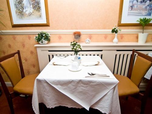 Hotel Maranton House
