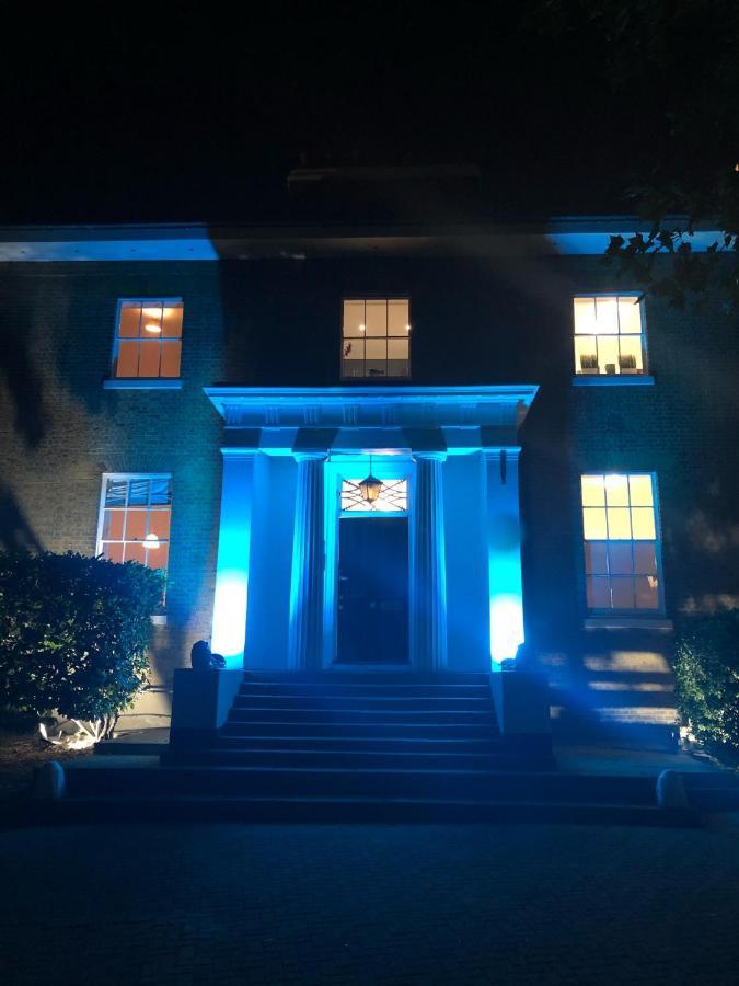 Mansion House Premium *