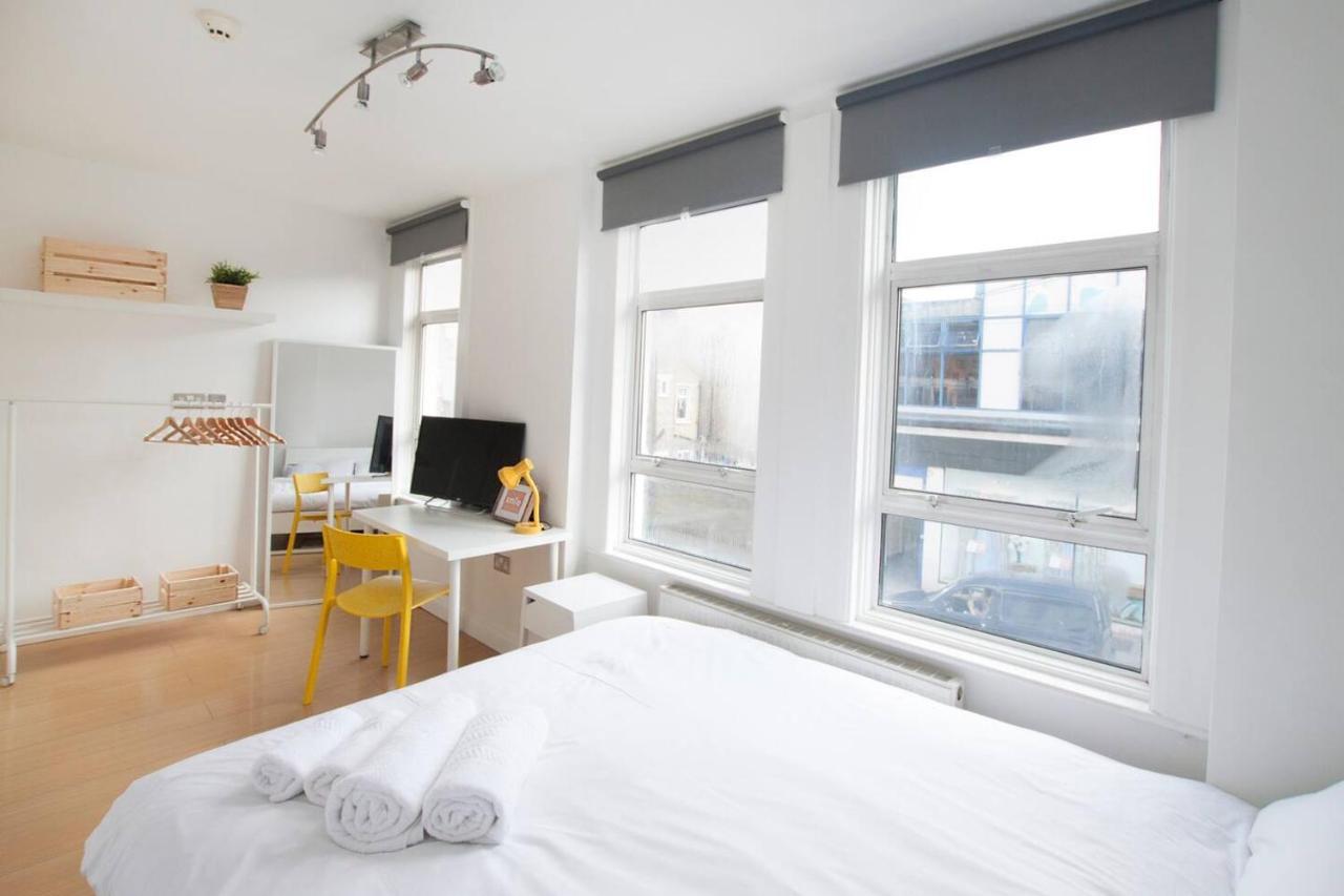 Tooting Broadway & By Primecityhosts London