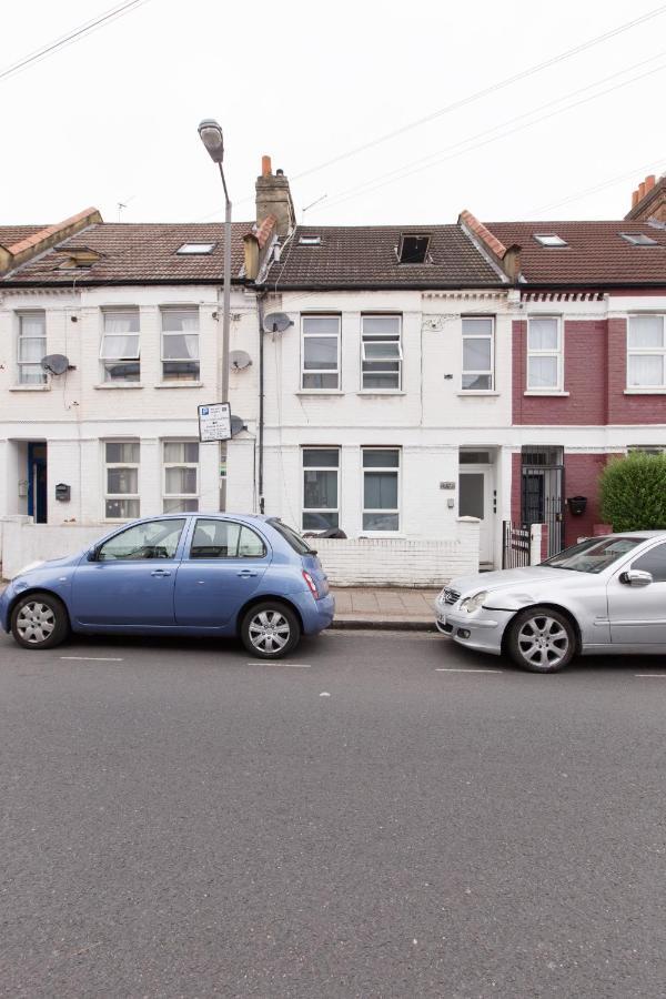 Tooting Broadway & By Primecityhosts London